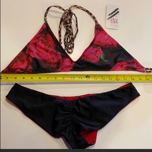 Savage swimwear top size large